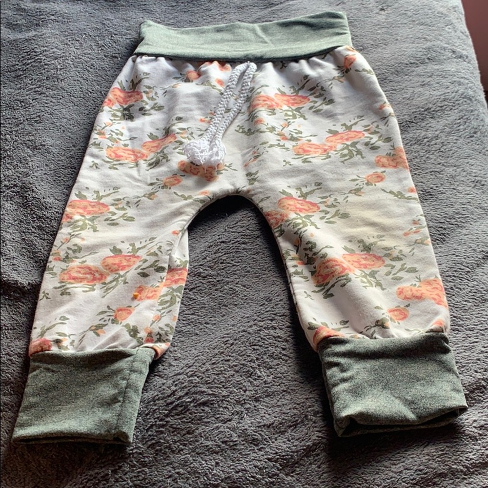 girl’s hoodie and sweats set - Picture 3 of 4